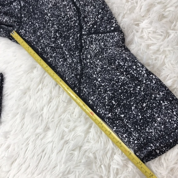 Lululemon Outrun 17" Crop Splatter White Black - Picture 4 of 10